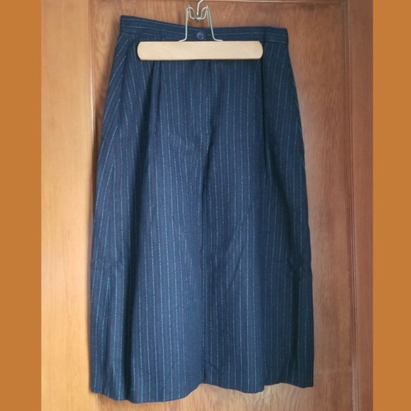 Vintage 80s, distinctive, front pleats from hip, wool blend, lined, A-line skirt - Picture 3 of 4